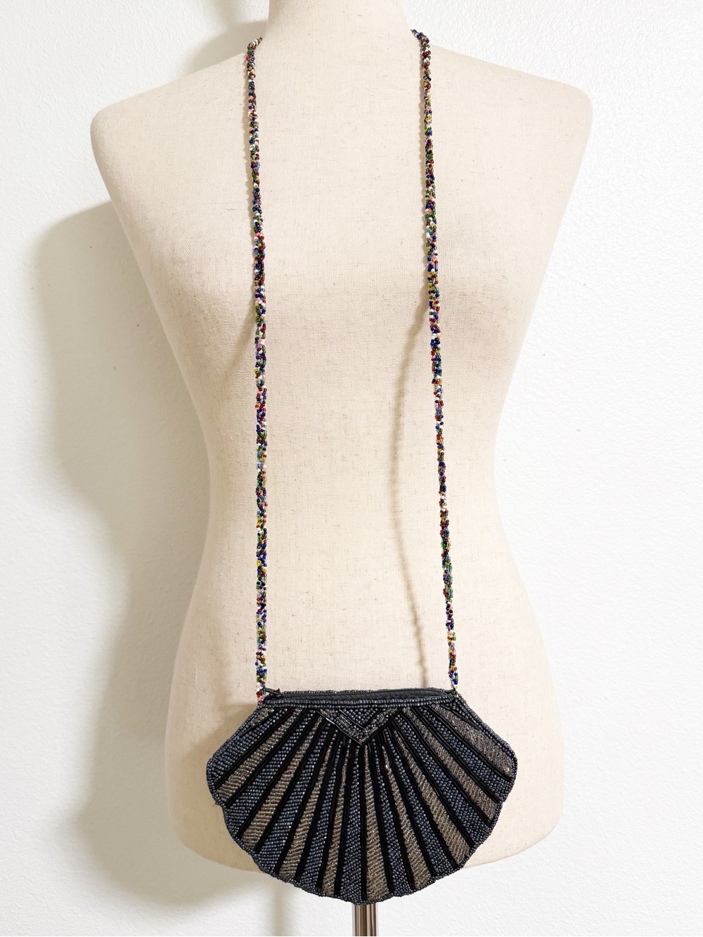 Vintage Beaded Clamshell Crossbody Purse